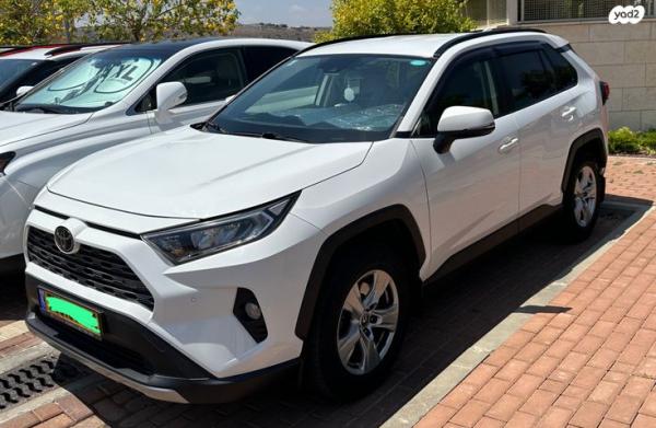 טויוטה RAV4 ארוך 4X2 Experience אוט' 2.0 (175 כ''ס) בנזין 2019 למכירה בכרמיאל