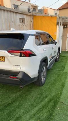 טויוטה RAV4 הייבריד E-xperience הייבריד 5 דל' אוט' 2.5 (178 כ''ס) בנזין 2022 למכירה בתל אביב יפו