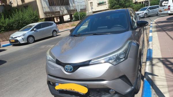 טויוטה C-HR Chic הייבריד אוט' 1.8 (98 כ"ס) בנזין 2017 למכירה בבני ברק