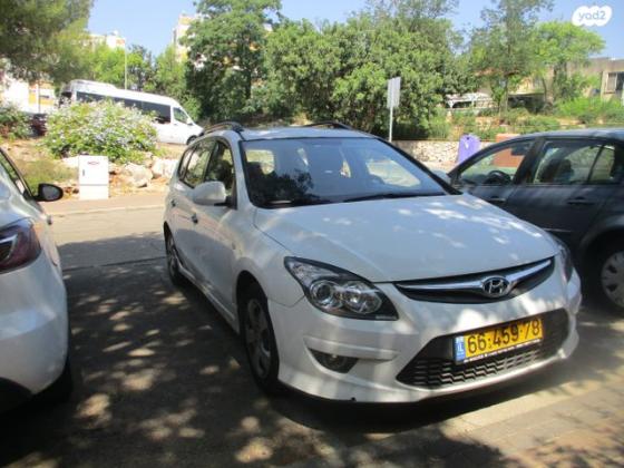 יונדאי i30CW Inspire סטיישן אוט' 1.6 (126 כ''ס) בנזין 2011 למכירה בכרמיאל