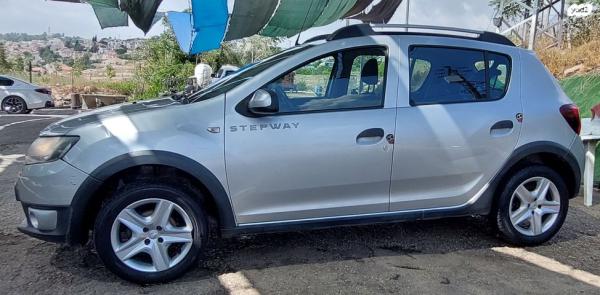 דאצ'יה סנדרו Stepway Laureate ידני טורבו בנזין 0.9 (90 כ"ס) בנזין 2015 למכירה בירושלים