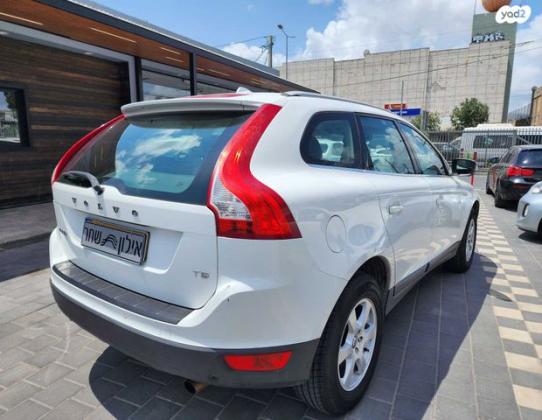 וולוו XC60 T5 Kinetic סטיישן אוט' 2.0 (240 כ"ס) בנזין 2012 למכירה בחיפה