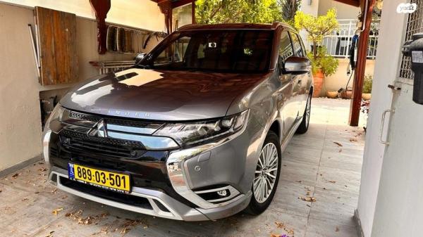 מיצובישי אאוטלנדר PHEV 4X4 Luxury הייבריד אוט' 5 מק' 2.4 (135 כ''ס) היברידי חשמל / בנזין 2020 למכירה בראשון לציון