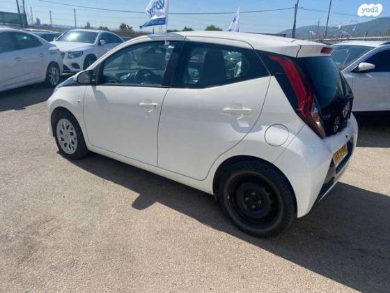 טויוטה אייגו (AYGO) X אוט' 1.0 (72 כ''ס) בנזין 2019 למכירה בחיפה