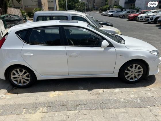 יונדאי i30 Supreme אוט' 1.6 (126 כ''ס) בנזין 2011 למכירה בבת ים