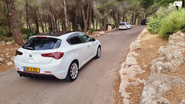 אלפא רומיאו ג'ולייטה Turismo ידני 1.4 (170 כ"ס) בנזין 2014 למכירה בבית שמש