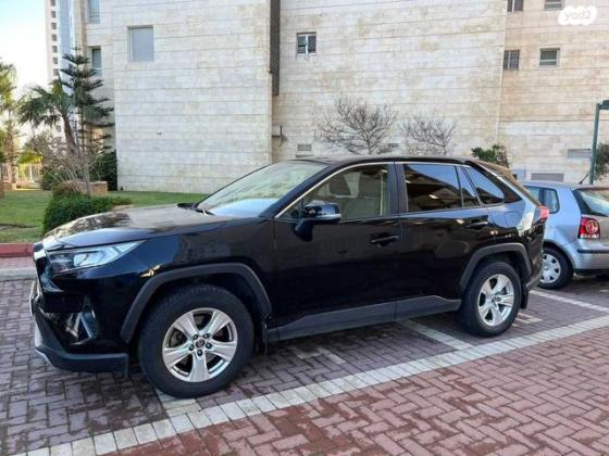 טויוטה RAV4 ארוך 4X4 Explore אוט' 2.0 (175 כ''ס) בנזין 2019 למכירה בנתניה