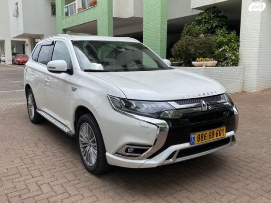 מיצובישי אאוטלנדר PHEV 4X4 Luxury הייבריד אוט' 5 מק' 2.4 (135 כ''ס) היברידי חשמל / בנזין 2020 למכירה ברחובות