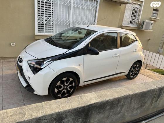 טויוטה אייגו (AYGO) X-Play אוט' 1.0 (72 כ''ס) בנזין 2021 למכירה בתלמים