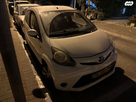 טויוטה אייגו (AYGO) Plus רובוטית 1.0 (69 כ''ס) בנזין 2012 למכירה בתל אביב יפו