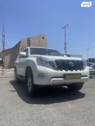 טויוטה לנד קרוזר ארוך 4X4 Luxury אוט' 7 מק' 4.0 (282 כ''ס) בנזין 2017 למכירה ברמת גן