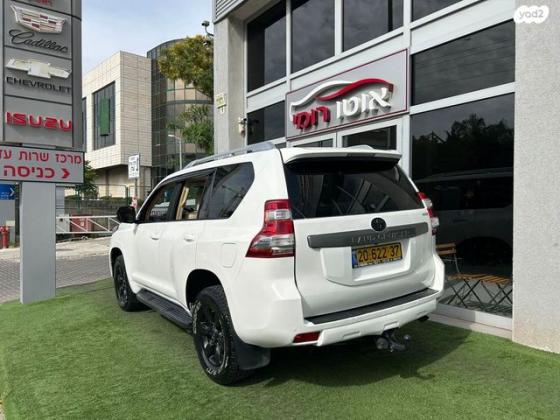 טויוטה לנד קרוזר ארוך 4X4 Luxury אוט' דיזל 7 מק' 2.8 (177 כ"ס) דיזל 2016 למכירה בראשון לציון