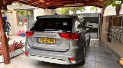 מיצובישי אאוטלנדר PHEV 4X4 Luxury הייבריד אוט' 5 מק' 2.4 (135 כ''ס) ה