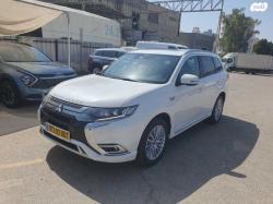 מיצובישי אאוטלנדר PHEV 4X4 Luxury הייבריד אוט' 5 מק' 2.4 (135 כ''ס) ה