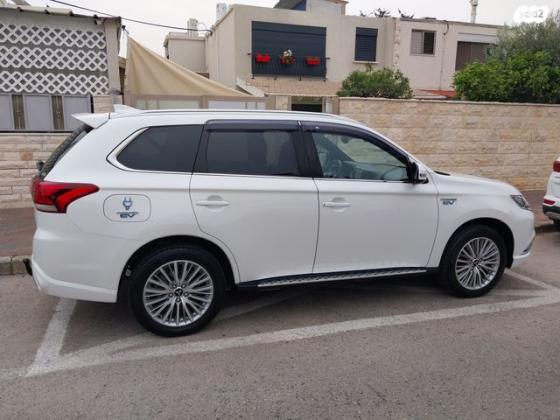 מיצובישי אאוטלנדר PHEV 4X4 Luxury הייבריד אוט' 5 מק' 2.4 (135 כ''ס) היברידי חשמל / בנזין 2020 למכירה בחיפה