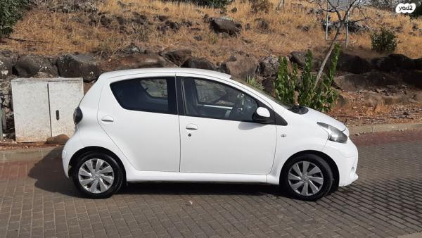 טויוטה אייגו (AYGO) Plus רובוטית 1.0 (69 כ''ס) בנזין 2014 למכירה בקרית שמונה