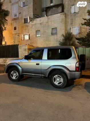 טויוטה לנד קרוזר פרדו קצר 4X4 Luxury אוט' דיזל 3.0 (163 כ''ס) דיזל 2002 למכירה במעלה אדומים