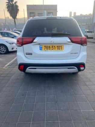 מיצובישי אאוטלנדר Intense אוט' 7 מק' 2.0 (150 כ"ס) בנזין 2019 למכירה בחיפה