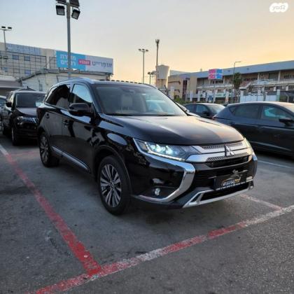 מיצובישי אאוטלנדר Premium אוט' 7 מק' 2.0 (150 כ''ס) בנזין 2019 למכירה בראשון לציון