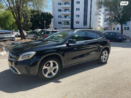 מרצדס GLA GLA200 Urban FL אוט' 1.6 (156 כ"ס) [2017 ואילך] בנזין 2018 למכירה ברעננה