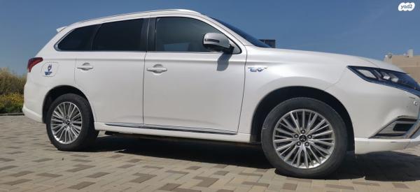 מיצובישי אאוטלנדר PHEV 4X4 Luxury הייבריד אוט' 5 מק' 2.4 (135 כ''ס) היברידי חשמל / בנזין 2019 למכירה בהוד השרון