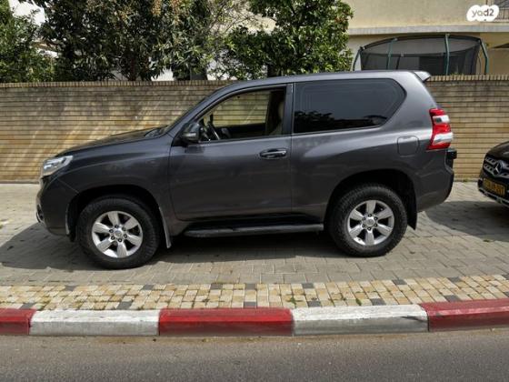 טויוטה לנד קרוזר קצר 4X4 Luxury אוט' דיזל 2.8 (177 כ"ס) דיזל 2017 למכירה בפתח תקווה