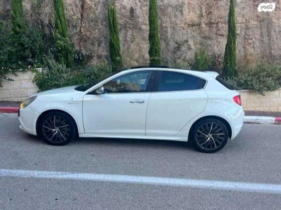 אלפא רומיאו ג'ולייטה תלתן ירוק Quadrifoglio ידני 1.7 (230 כ''ס) בנזין 2013 למכירה בחיפה