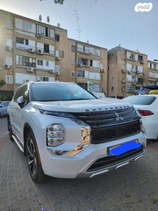 מיצובישי אאוטלנדר Luxury אוט' 7 מק' 2.5 (181 כ"ס) בנזין 2023 למכירה בתל אביב יפו