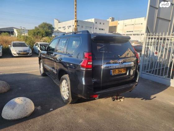 טויוטה לנד קרוזר ארוך 4X4 Luxury אוט' דיזל 7 מק' 3.0 (173 כ''ס) דיזל 2010 למכירה בחיפה