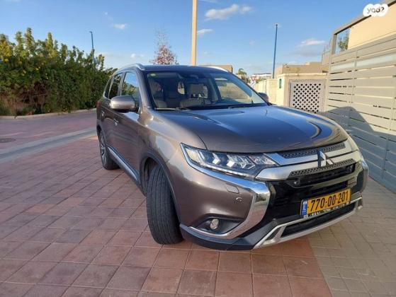 מיצובישי אאוטלנדר Premium אוט' 7 מק' 2.0 (150 כ''ס) בנזין 2019 למכירה בבאר שבע