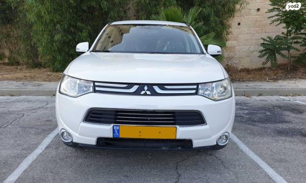 מיצובישי אאוטלנדר Instyle אוט' 7 מק' 2.0 (150 כ"ס) בנזין 2014 למכירה בירושלים