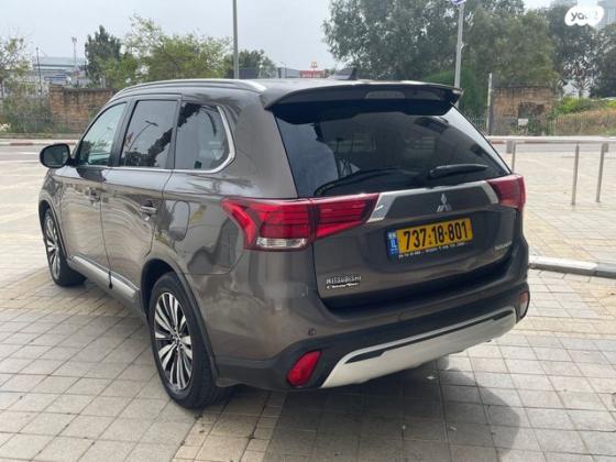 מיצובישי אאוטלנדר Premium אוט' 7 מק' 2.0 (150 כ''ס) בנזין 2019 למכירה בנתניה