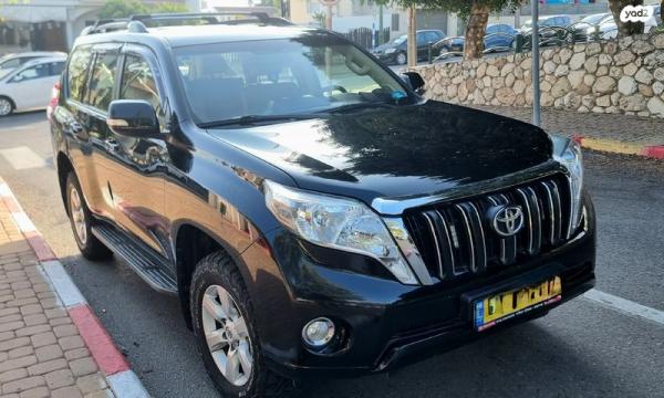 טויוטה לנד קרוזר ארוך 4X4 Luxury אוט' דיזל 7 מק' 3.0 (190 כ''ס) דיזל 2014 למכירה במזכרת בתיה