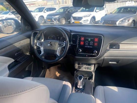 מיצובישי אאוטלנדר PHEV 4X4 Luxury הייבריד אוט' 5 מק' 2.4 (135 כ''ס) היברידי חשמל / בנזין 2020 למכירה בחולון