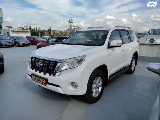 טויוטה לנד קרוזר ארוך 4X4 Luxury אוט' דיזל 7 מק' 3.0 (190 כ''ס) דיזל 2015 למכירה בכפר סבא