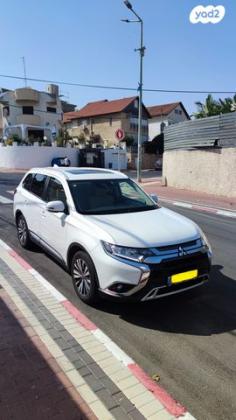 מיצובישי אאוטלנדר Instyle אוט' 7 מק' 2.0 (150 כ"ס) בנזין 2019 למכירה בכפר סבא