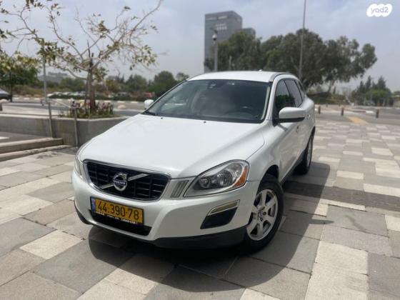 וולוו XC60 T5 Kinetic סטיישן אוט' 2.0 (240 כ"ס) בנזין 2013 למכירה בחולון