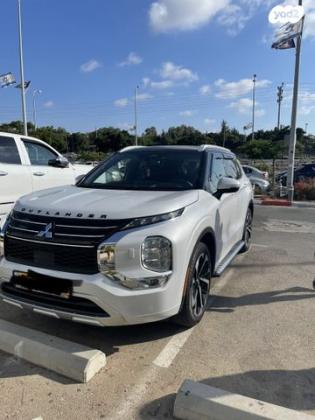 מיצובישי אאוטלנדר 4X4 Luxury TTH אוט' 7 מק' 2.5 (181 כ"ס) בנזין 2022 למכירה בלוד