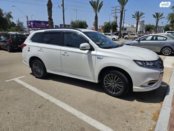 מיצובישי אאוטלנדר PHEV 4X4 S. Edition הייבריד אוט' 5 מק' 2.4 (135 כ''ס) היברידי חשמל / בנזין 2020 למכירה בנהריה