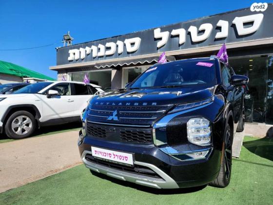 מיצובישי אאוטלנדר Luxury TTH אוט' 7 מק' 2.5 (181 כ"ס) בנזין 2022 למכירה בכפר יונה