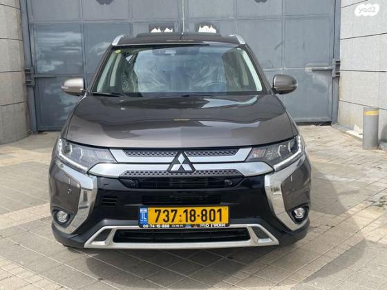 מיצובישי אאוטלנדר Premium אוט' 7 מק' 2.0 (150 כ''ס) בנזין 2019 למכירה בנתניה