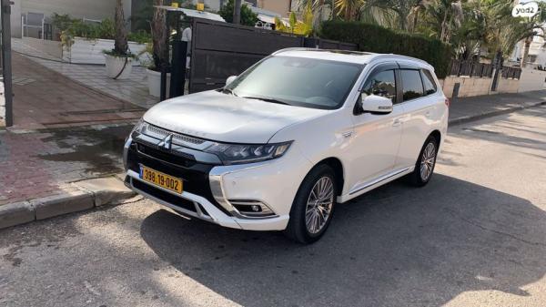 מיצובישי אאוטלנדר PHEV 4X4 Luxury הייבריד אוט' 5 מק' 2.4 (135 כ''ס) היברידי חשמל / בנזין 2021 למכירה בקרית ים