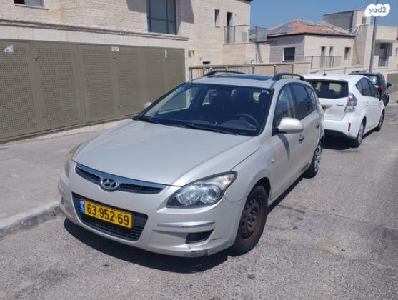 יונדאי i30CW Inspire סטיישן אוט' 1.6 (126 כ''ס) בנזין 2009 למכירה בחולון