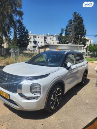 מיצובישי אאוטלנדר Luxury TTH אוט' 7 מק' 2.5 (181 כ"ס) בנזין 2022 למכירה באור עקיבא