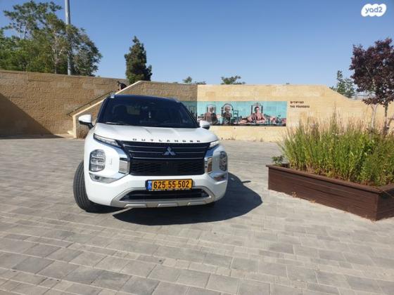 מיצובישי אאוטלנדר 4X4 Luxury TTH אוט' 7 מק' 2.5 (181 כ"ס) בנזין 2021 למכירה בירושלים