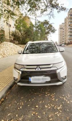 מיצובישי אאוטלנדר Premium אוט' 7 מק' 2.0 (150 כ''ס) בנזין 2015 למכירה בבאר שבע