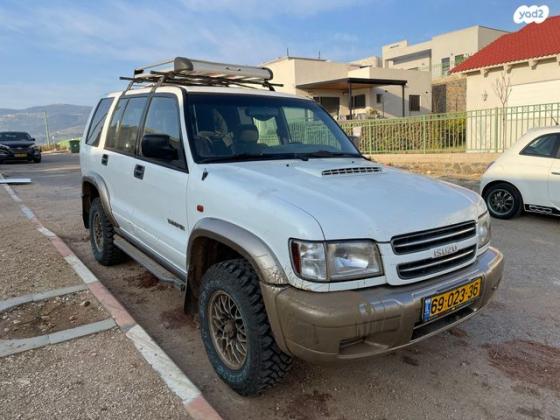 איסוזו טרופר ארוך 4X4 S אוט' דיזל 3.0 (159 כ''ס) דיזל 2002 למכירה ביובל