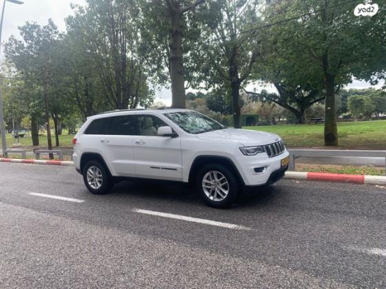 ג'יפ / Jeep גרנד צ'ירוקי 4X4 Laredo + SR אוט' 3.6 (282 כ''ס) בנזין 2018 למכירה ברמת גן