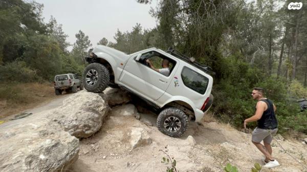 סוזוקי ג'ימני 4X4 JLX-J אוט' 1.3 (85 כ''ס) בנזין 2010 למכירה בתל מונד