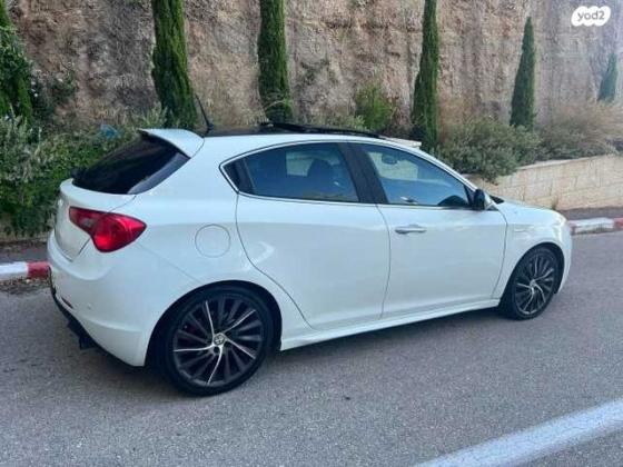 אלפא רומיאו ג'ולייטה תלתן ירוק Quadrifoglio ידני 1.7 (230 כ''ס) בנזין 2013 למכירה בחיפה